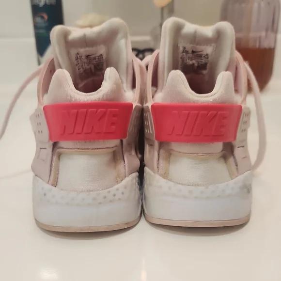 Nike Huarache Pink and White Athletic Shoes With Box - Picture 6 of 7